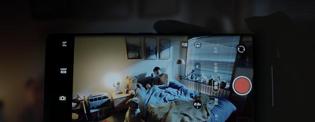 坚果投影仪在微光环境下如何设置？微光模式的调整步骤是什么？