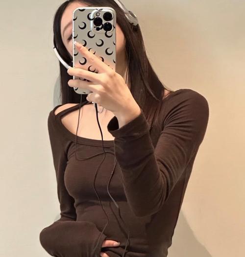 手机拍照半身姿势如何摆设？