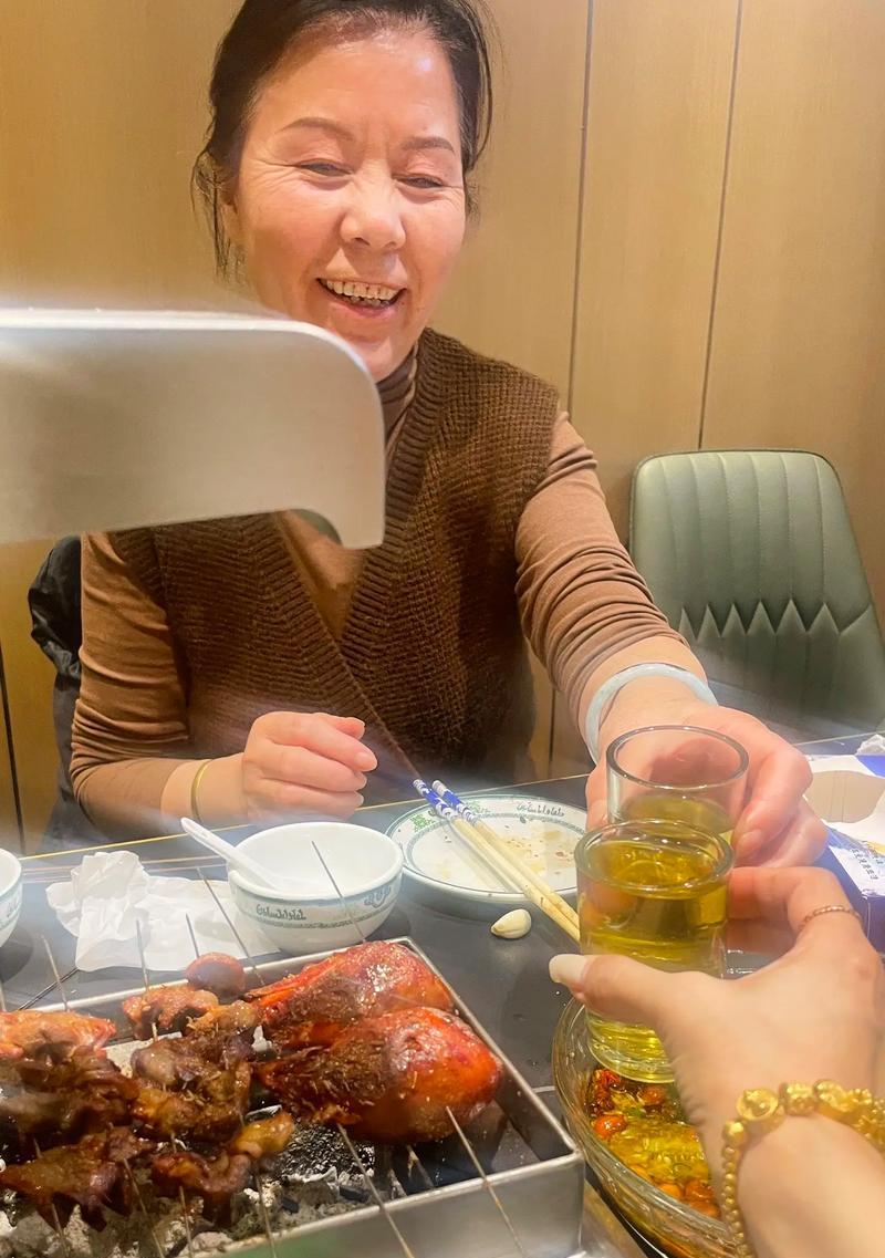 手机碰杯拍照技巧有哪些？如何拍出清晰的碰杯照片？