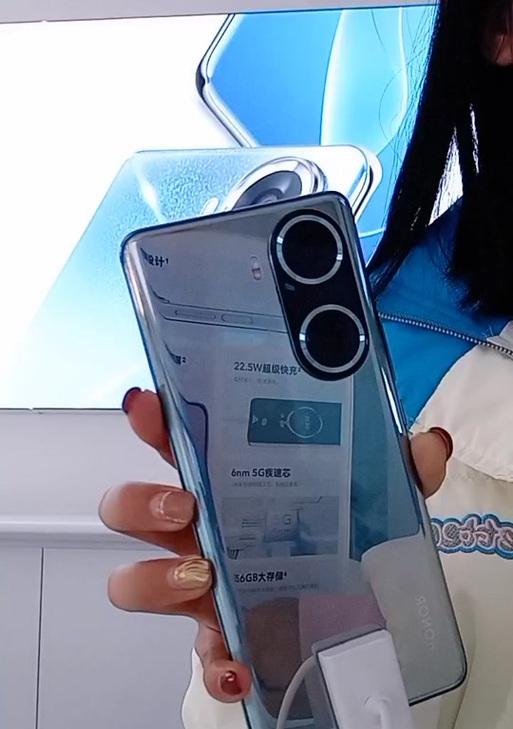 手机拍照时如何开启并设置水印功能？