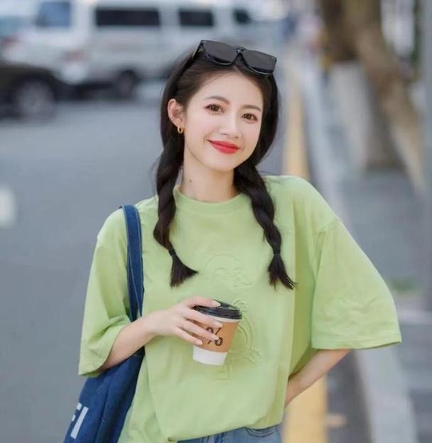 拍照时手机怎么拿好看？姿势技巧有哪些？