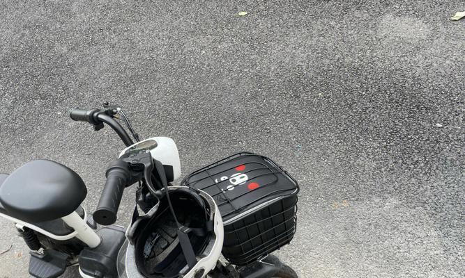 充电器插头使用方法是什么？电驴充电器如何操作？