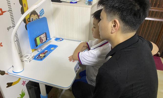 如何使用广信机顶盒观看直播？