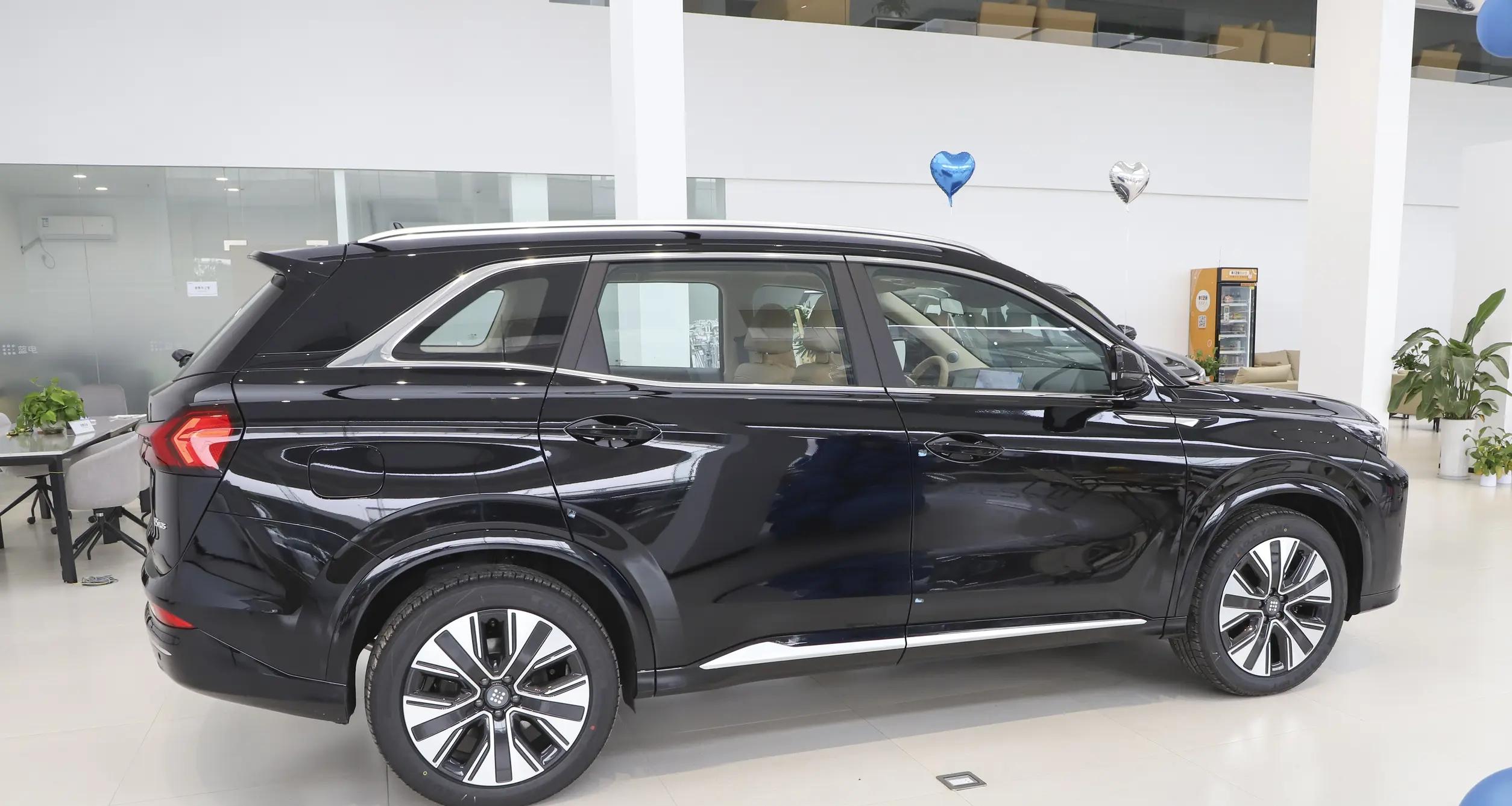 赛力斯甩出王炸！蓝电E5 PLUS7座中型SUV仅7.98万，续航1300km，油耗0.94L