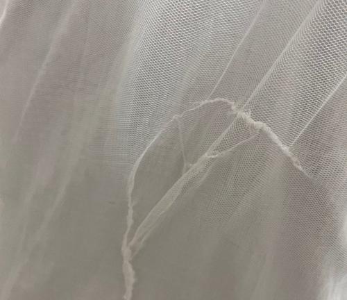 蚊帐数据线孔洞如何处理？