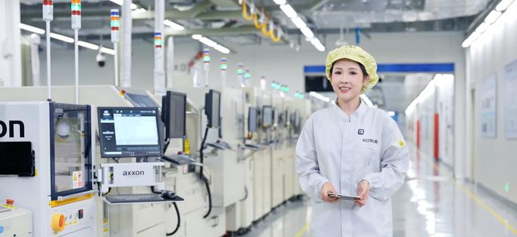 央视镜头下的中国智造样本：荣耀L4级智能工厂的“精度”与“速度”