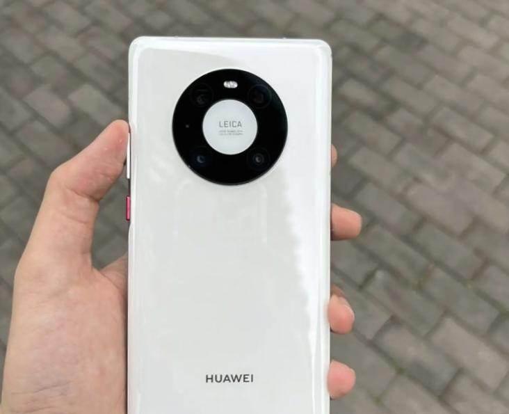 华为老机型还能用多久？系统更新卡脖子，用户纠结换机难题