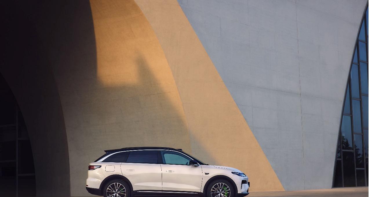 零跑全新 C11 焕新登场，14.98 万元继续领跑新能源 SUV