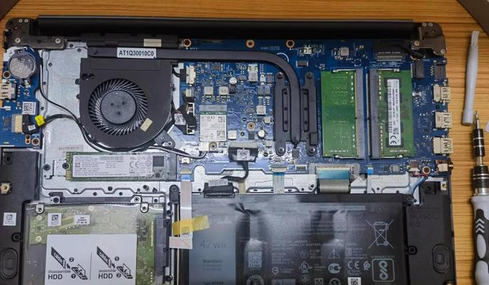 如何安全取下笔记本电池